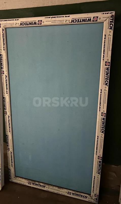 Продам новую пластиковую входную дверь со стеклом 5000р. (2,5х1) можно использовать как окно. - Орск