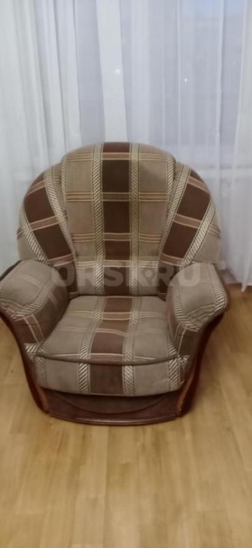 Продам сиреневый диван и кресло 10000, бежевое кресло , шкаф и кресло отдам даром - Орск