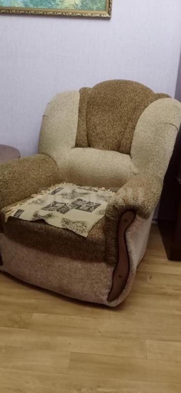 Продам сиреневый диван и кресло 10000, бежевое кресло , шкаф и кресло отдам даром - Орск