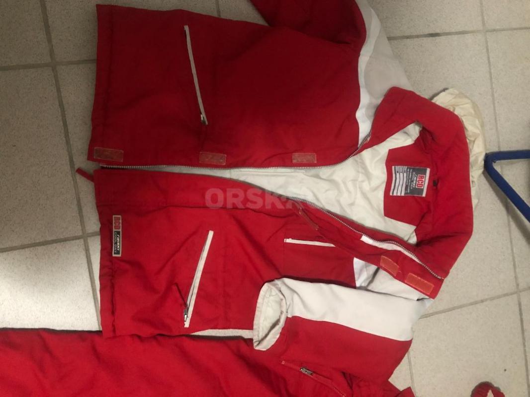 куртку ветровку на флисе размер 46-48 в хорошем состоянии цена 500 руб и костюм прогулочный (лыжный) - Орск