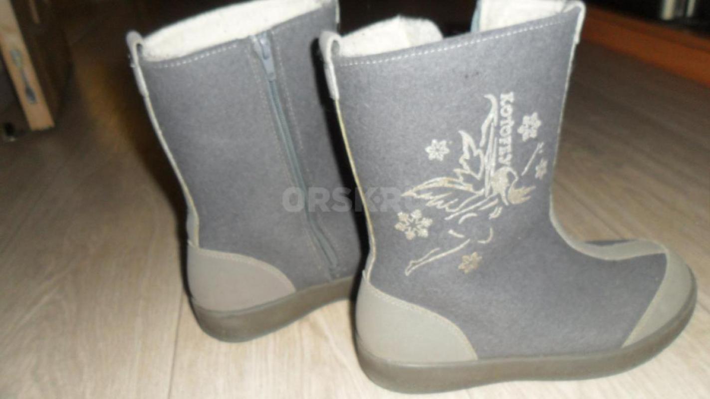 Продам теплое осеннее пальто на девочку, рост 128-134 см, состояние нового, рукава подворачиваются. - Орск