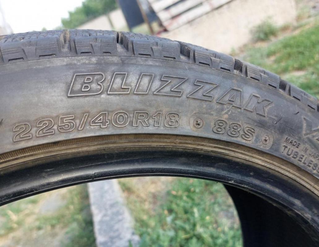 Bridgestone Blizzak VRX 225/40 R18 88S — нешипованные шины для комфортного передвижения легковых авт - Орск