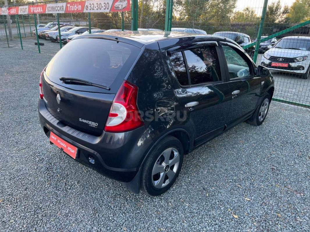 RENAULT Sandero Год 2010
3 собственник птс оригинал
Максимальная комплектация
Мощный Двигатель: 1 - Орск