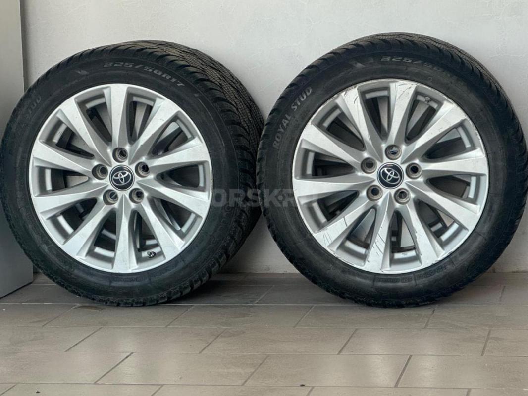Колеса в сборе с Camry 70 
Резина зимняя r17 225/50 в идеальном состоянии 
Диски оригинальные с да - Орск