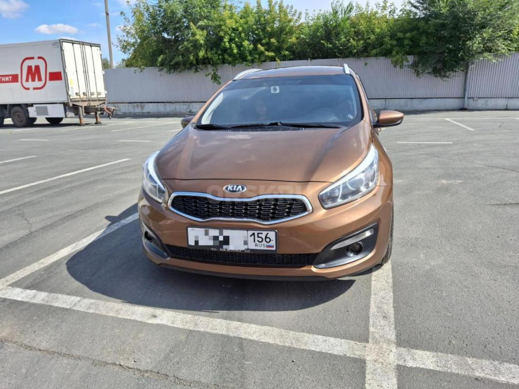 киа сид универсал в шикарном увете, отличное состояние, в родном окрасе, очень бережная эксплуатация - Орск