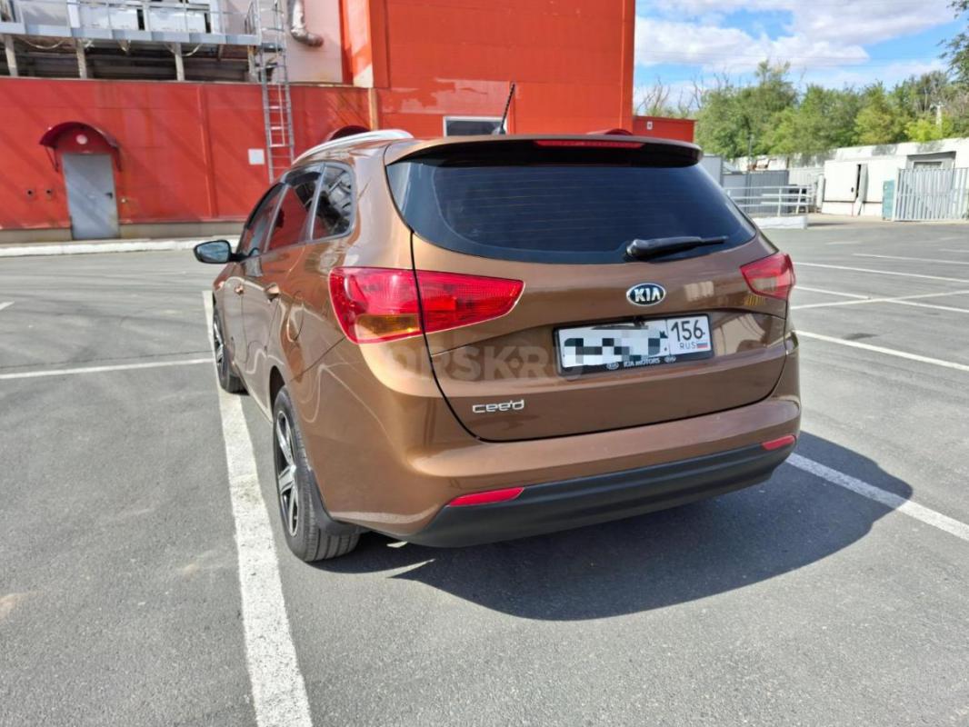 киа сид универсал в шикарном увете, отличное состояние, в родном окрасе, очень бережная эксплуатация - Орск