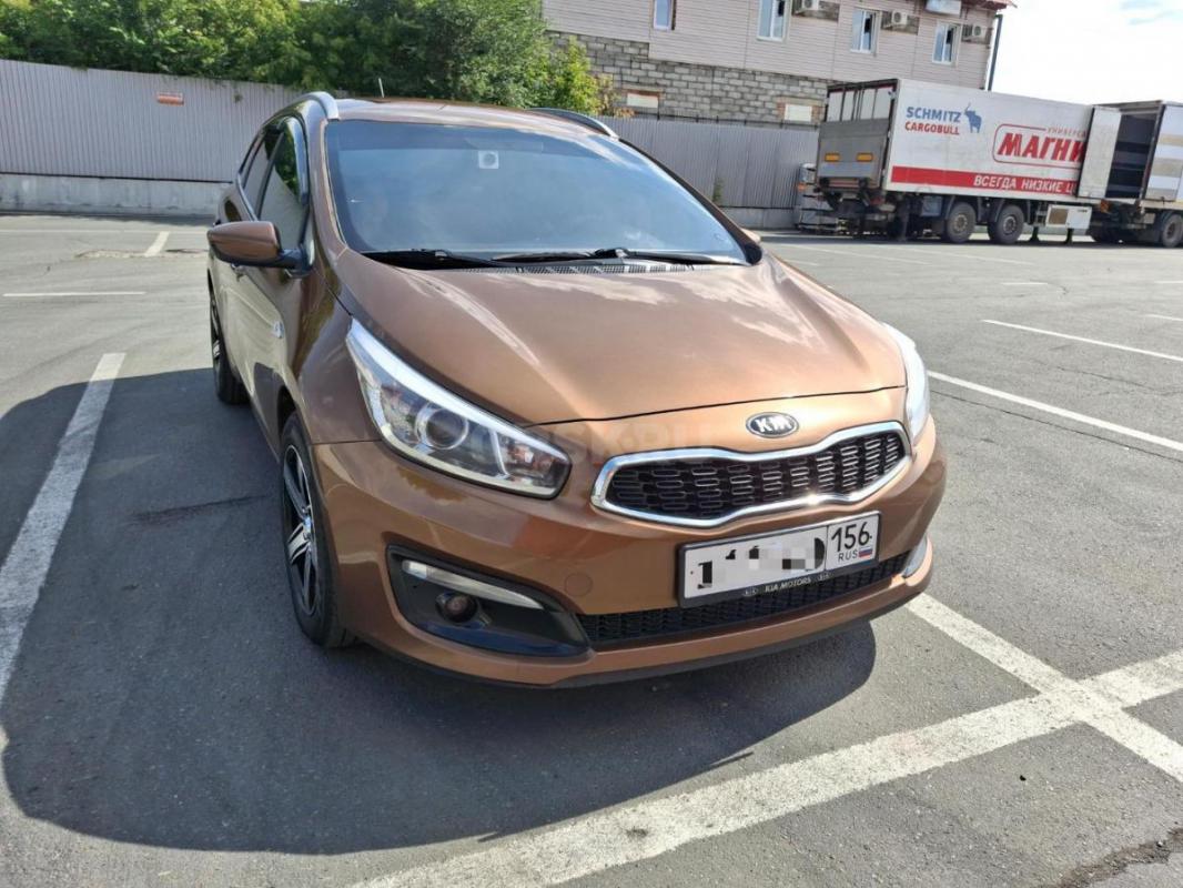 киа сид универсал в шикарном увете, отличное состояние, в родном окрасе, очень бережная эксплуатация - Орск