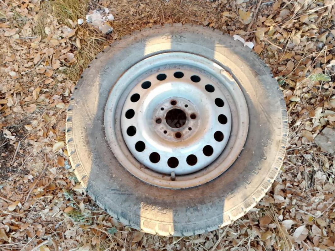 Продам две покрышки летние на 14 (диск в подарок) -2000р 
Две покрышки на 15 gislaved -2000р - Орск