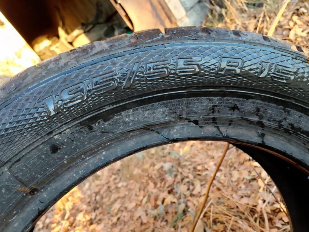 Продам две покрышки летние на 14 (диск в подарок) -2000р 
Две покрышки на 15 gislaved -2000р - Орск