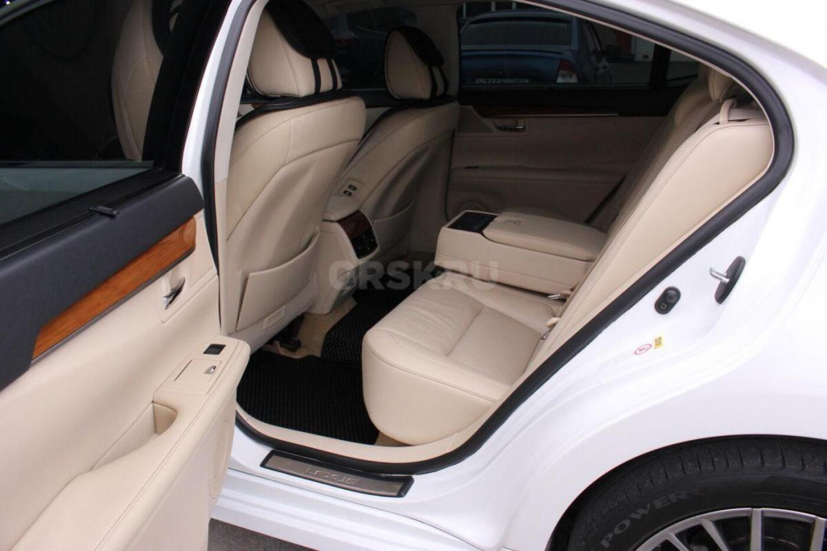 В продаже Lexus ES 350 &#039;2014 VI 

Седан 4 дв., левый
АКПП, передний
Бензин, 3.5 л, 249 - Орск