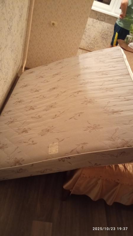 Отдам  матрас 160  на 200 в хорошем состоянии. - Новотроицк