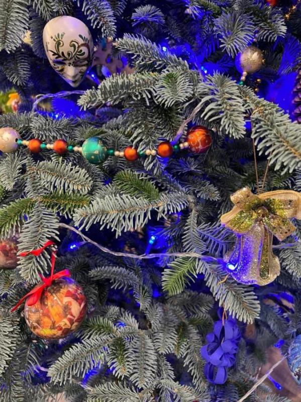 Продам искусственную елку 2,2м. - Орск