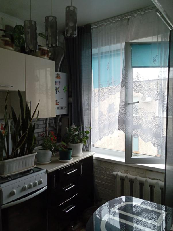 Продается уютная 2-комнатная квартира в тихом районе, идеально подходящая для семьи или пары. - Новотроицк