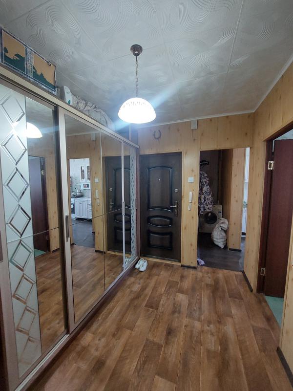 Продаётся уютная трехкомнатная квартира площадью 62 квадратных метра на седьмом этаже девятиэтажного - Новотроицк