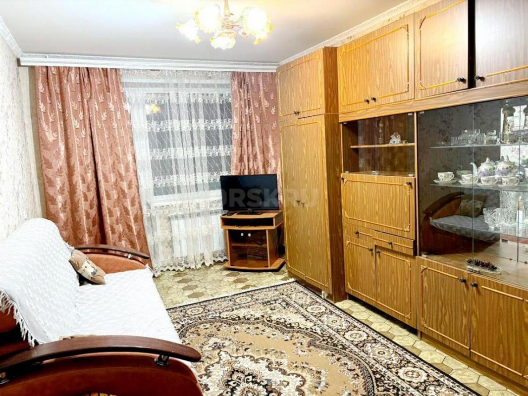 2-комнатная квартира в 6- микрорайоне улучшенной планировки. - Орск