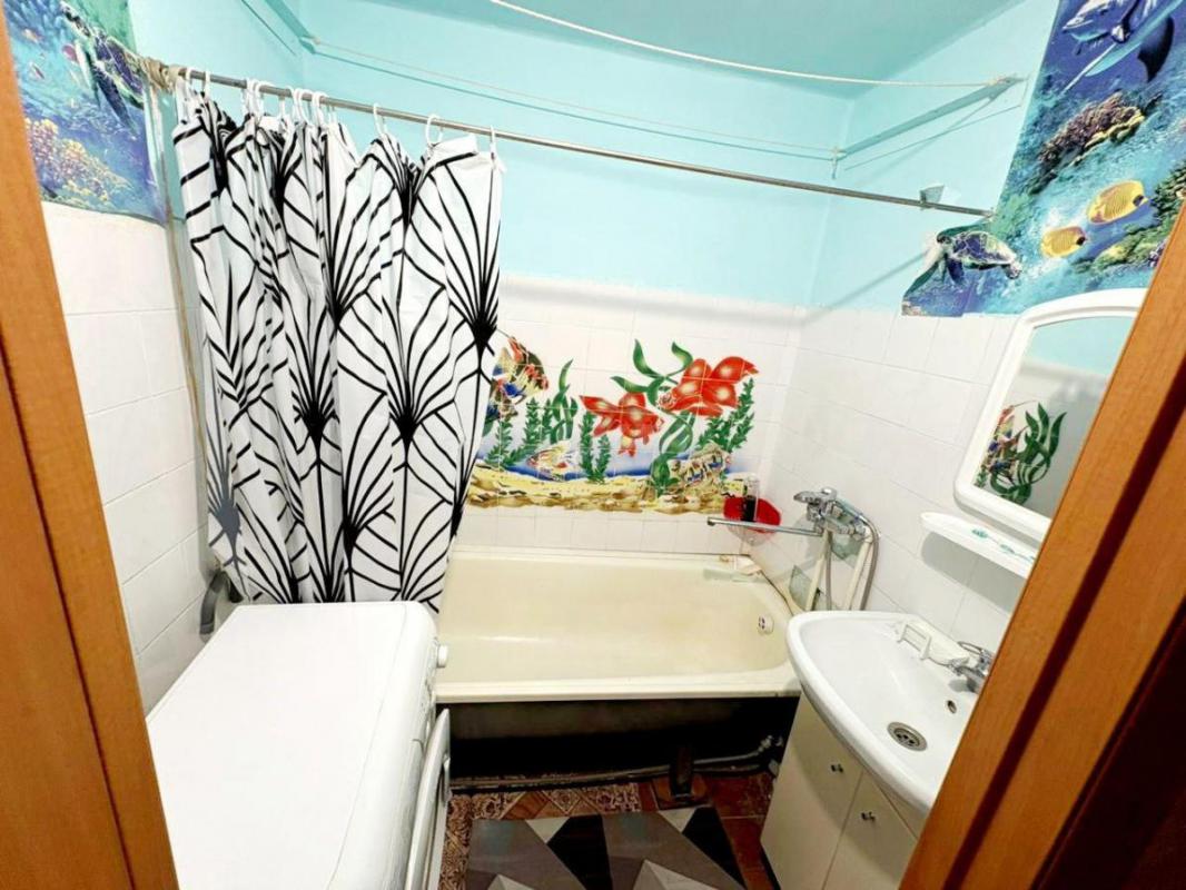 2-комнатная квартира в 6- микрорайоне улучшенной планировки. - Орск