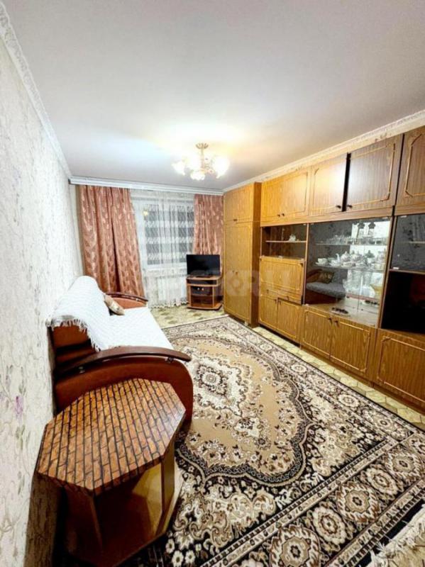 2-комнатная квартира в 6- микрорайоне улучшенной планировки. - Орск