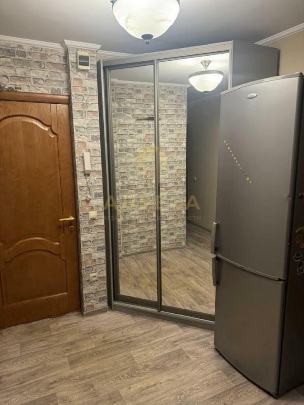 Продаётся трёхкомнатная квартира, общая площадь 61кв. - Новотроицк