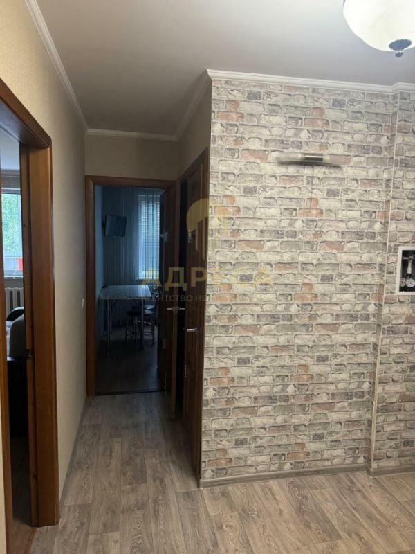 Продаётся трёхкомнатная квартира, общая площадь 61кв. - Новотроицк