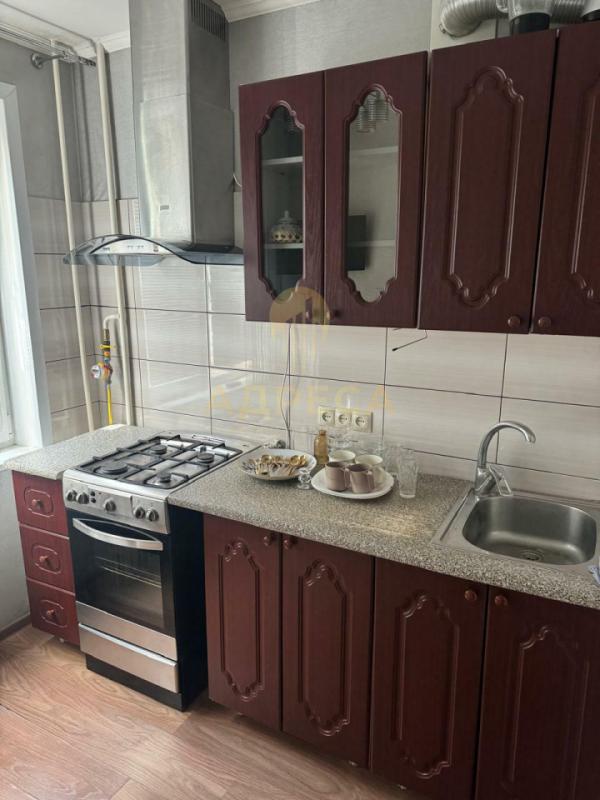 Продаётся трёхкомнатная квартира, общая площадь 61кв. - Новотроицк