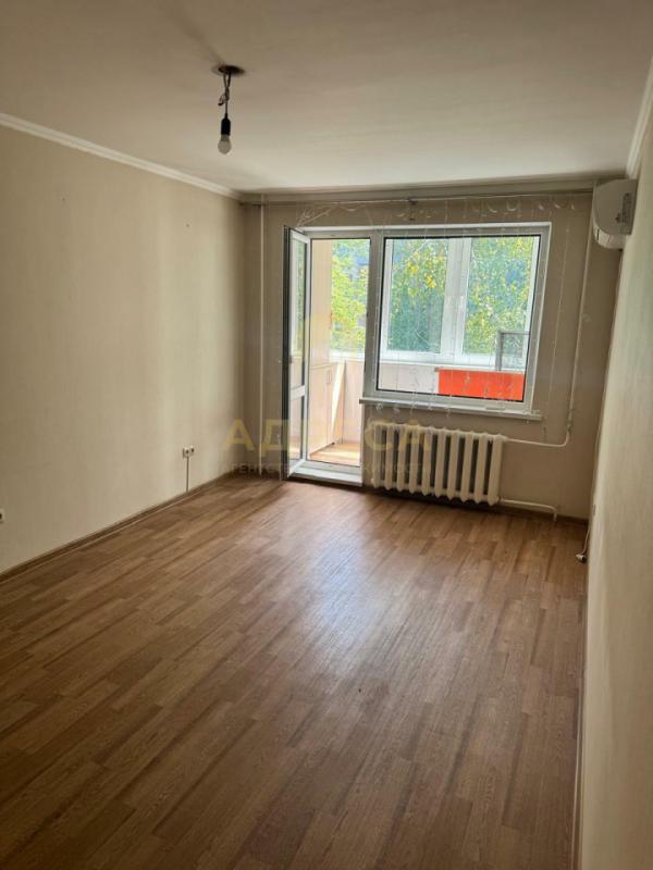 Продаётся трёхкомнатная квартира, общая площадь 61кв. - Новотроицк