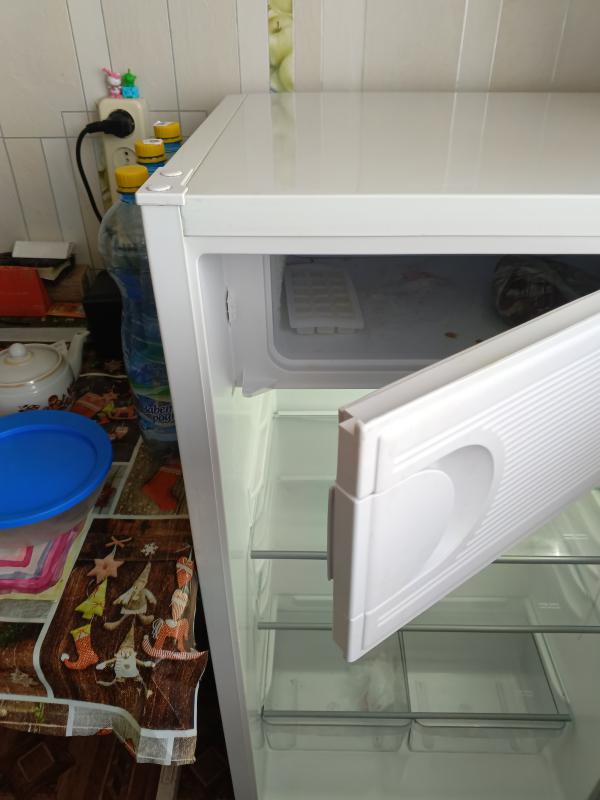 Продам холодильник Samtron в отличном состоянии, небольшой по высоте примерно 120-130 см, для одинок - Новотроицк