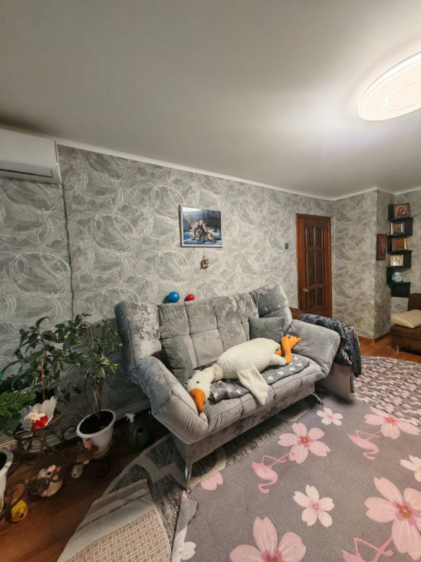 Предлагается к продаже уютная 1-комнатная квартира, расположенная в городе Новотроицк по адресу: ули - Новотроицк