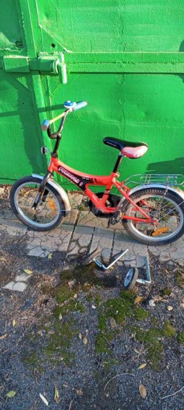 Продам детский велосипед в хорошем состоянии,колеса на 16+ дополнительные боковые колеса. - Орск