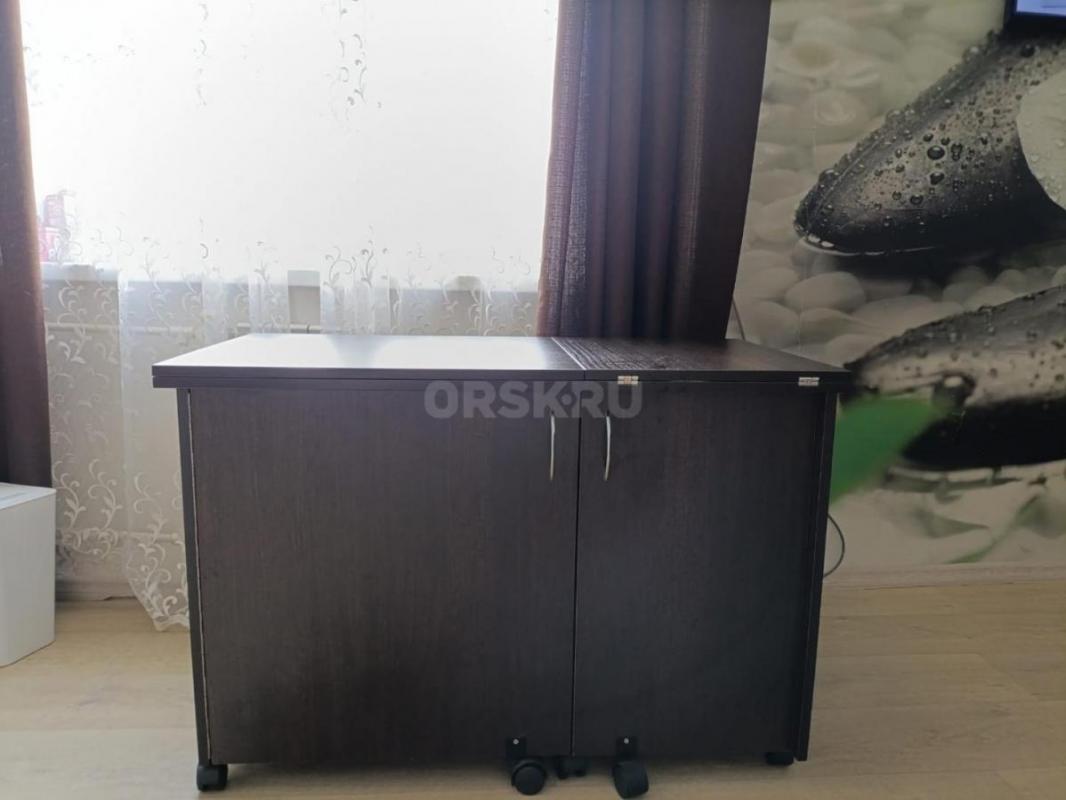 Продам зеркало напольное с подсветкой в полный рост = 5500 руб и швейный стол трансформер, в сложенн - Орск