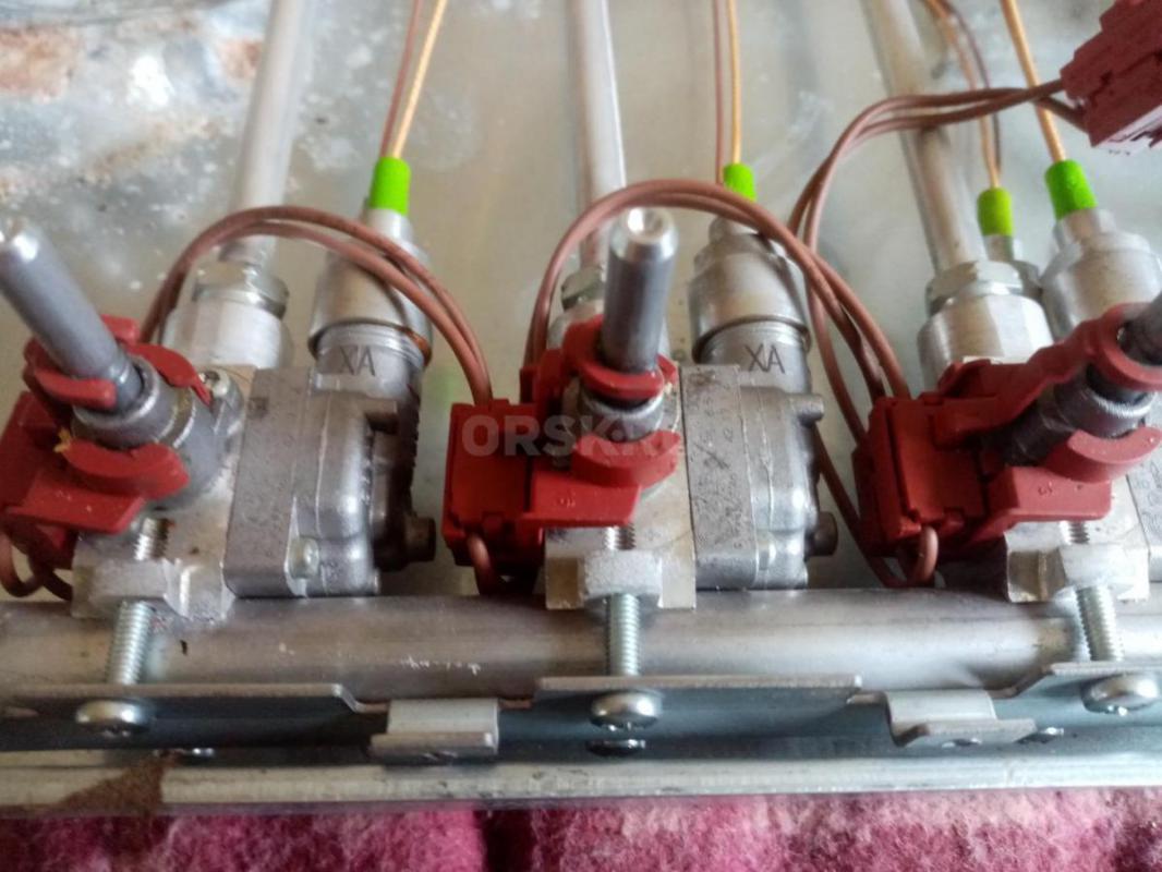 Продам газовую варочную панель горение GW6N41ZIB на запчасти или целиком - Орск