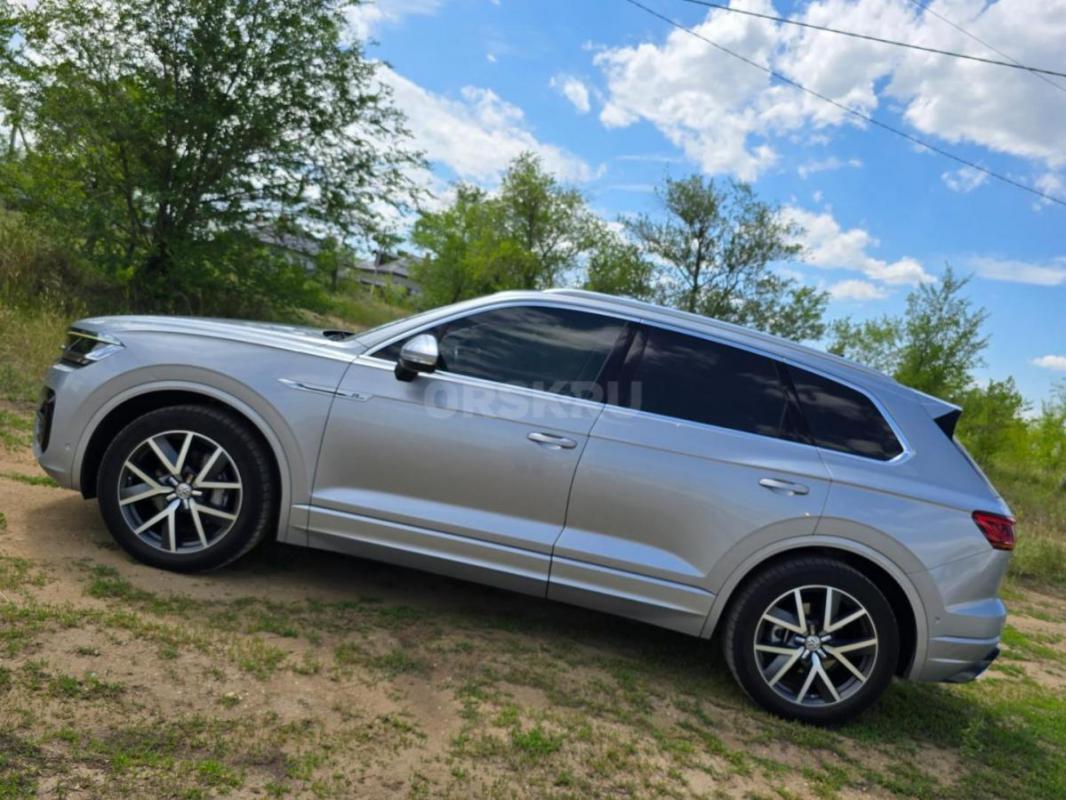 Дилерский VOLKSWAGEN TOUAREG в БОГАТЕЙШЕЙ Комплектации БИЗНЕС R-Line = Практически в НОВОМ Состояние - Орск