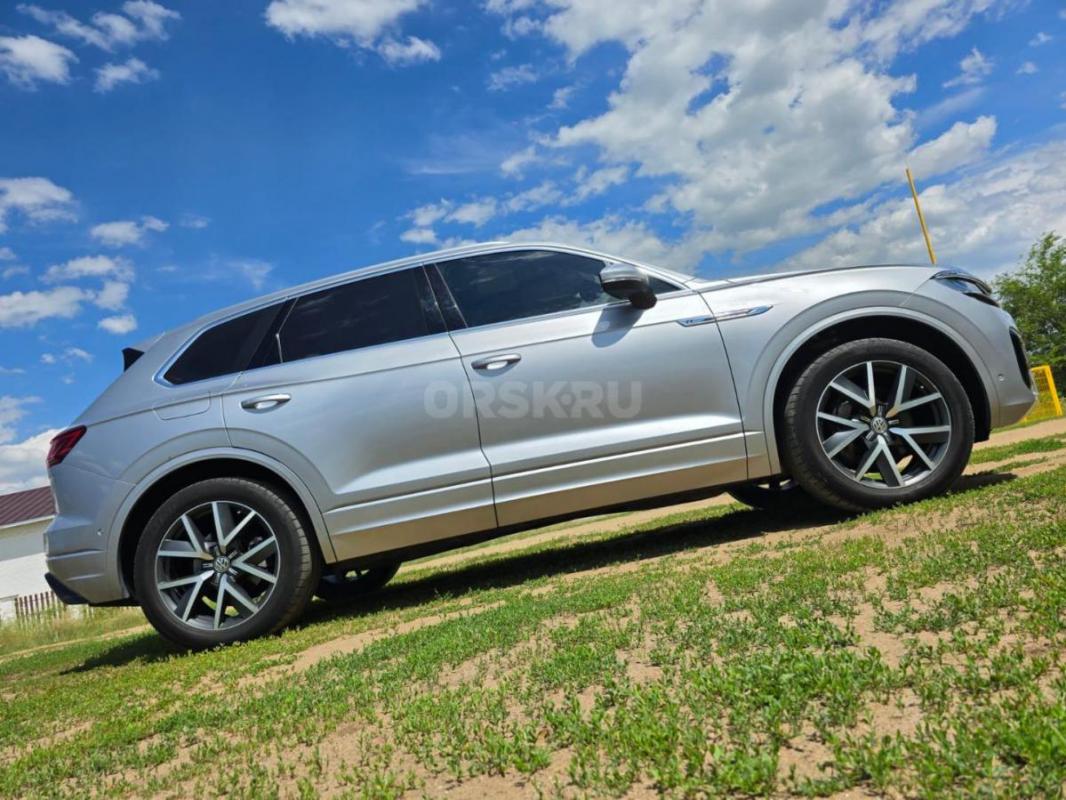 Дилерский VOLKSWAGEN TOUAREG в БОГАТЕЙШЕЙ Комплектации БИЗНЕС R-Line = Практически в НОВОМ Состояние - Орск