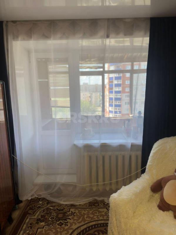 Продам 1 комнатную квартиру. 5/5 этаже кирпичного дома.
1-ый этаж дома магазин 
Дом кирпичный. - Орск