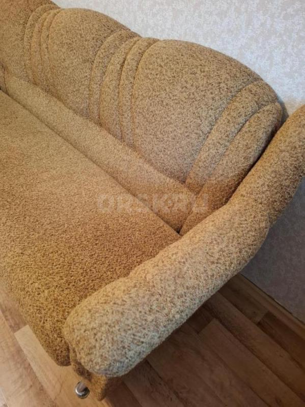 Диван б/у. - Гай