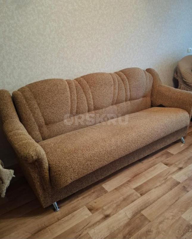 Диван б/у. - Гай