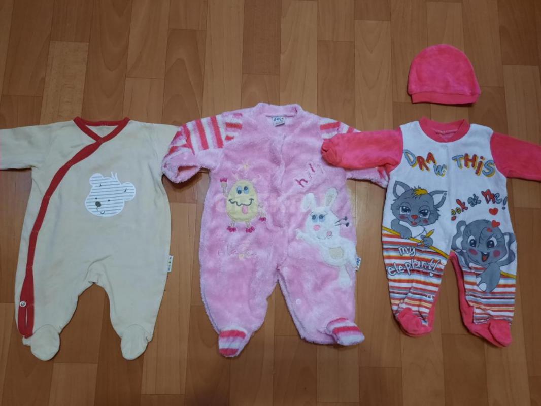 для девочки с рождения: 1-3)комбинезон 0-2г=600р; 2)зимний комбинезон (подклад не отстегивается)=450 - Орск