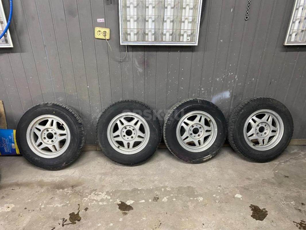 Продам комплект зимних колес R13 на ВАЗовских дисках , все шипы на месте, Отбалансированы, практичес - Орск
