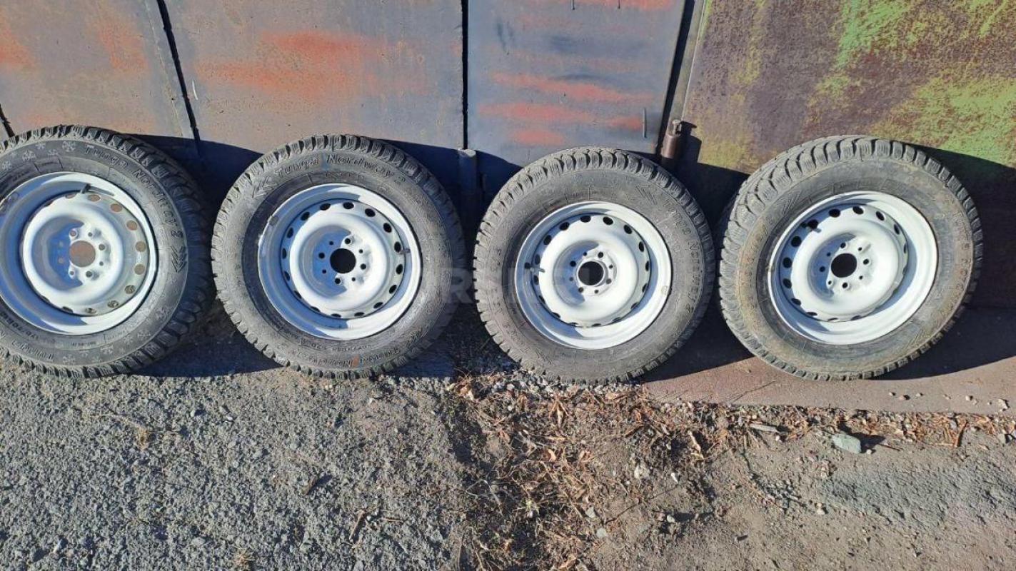 Продам комплект зимних колес R13 на ВАЗовских дисках , все шипы на месте, Отбалансированы, практичес - Орск