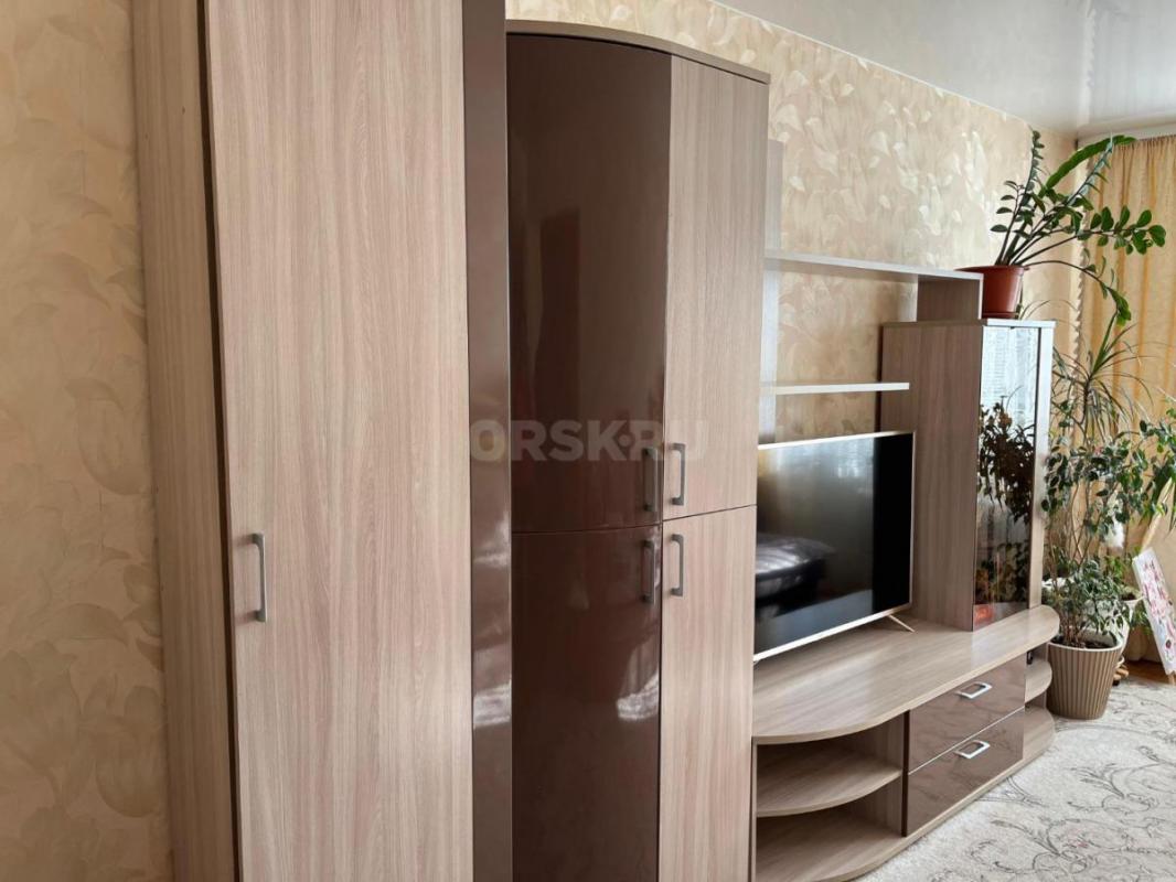 Продам тумбу под телевизор,  б/у в отличном состоянии . - Орск