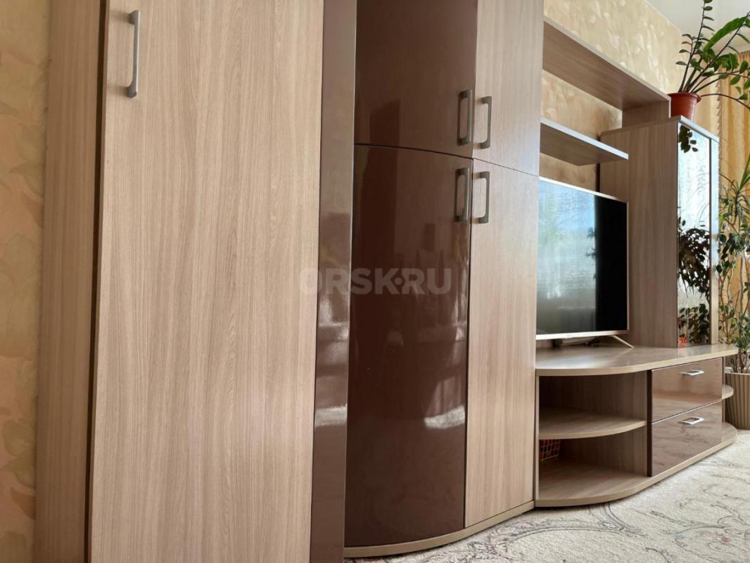 Продам тумбу под телевизор,  б/у в отличном состоянии . - Орск