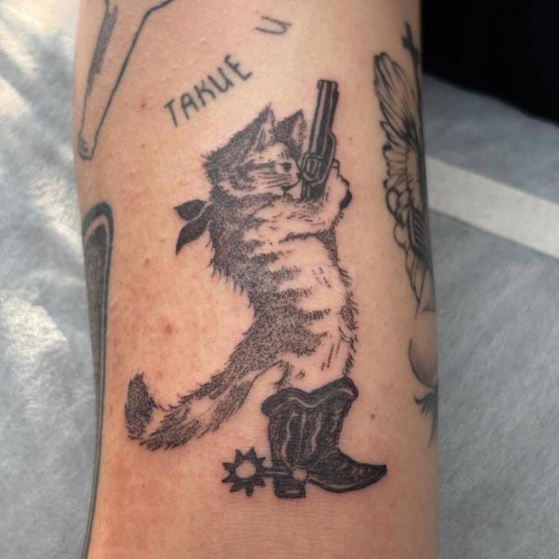 Пpиветик, меня зовут Лола, я тату-мастеp. - Орск