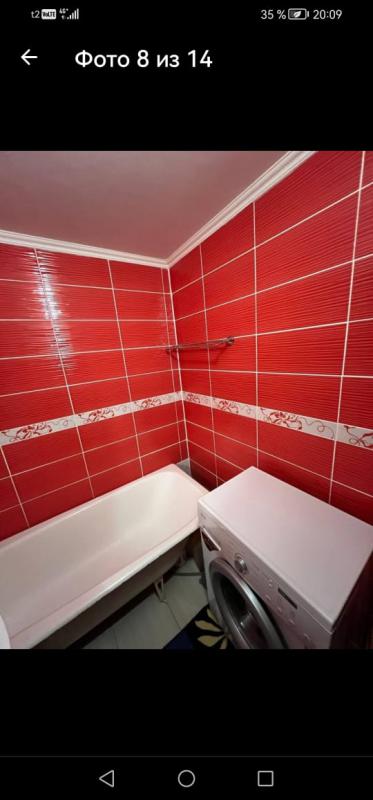 Продам 3 комнатную квартиру улучшенной планировки, вся инфраструктура рядом школа, детский сад, поли - Орск