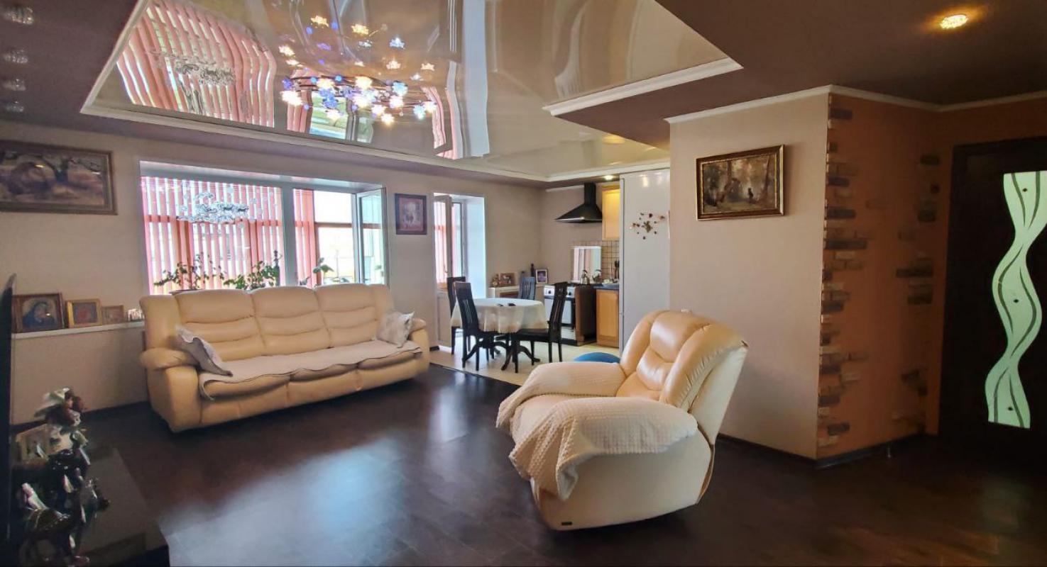 Просторная и уютная квартира ждет новых владельцев!

🌿 Предлагается: просторная трехкомнатная квар - Гай