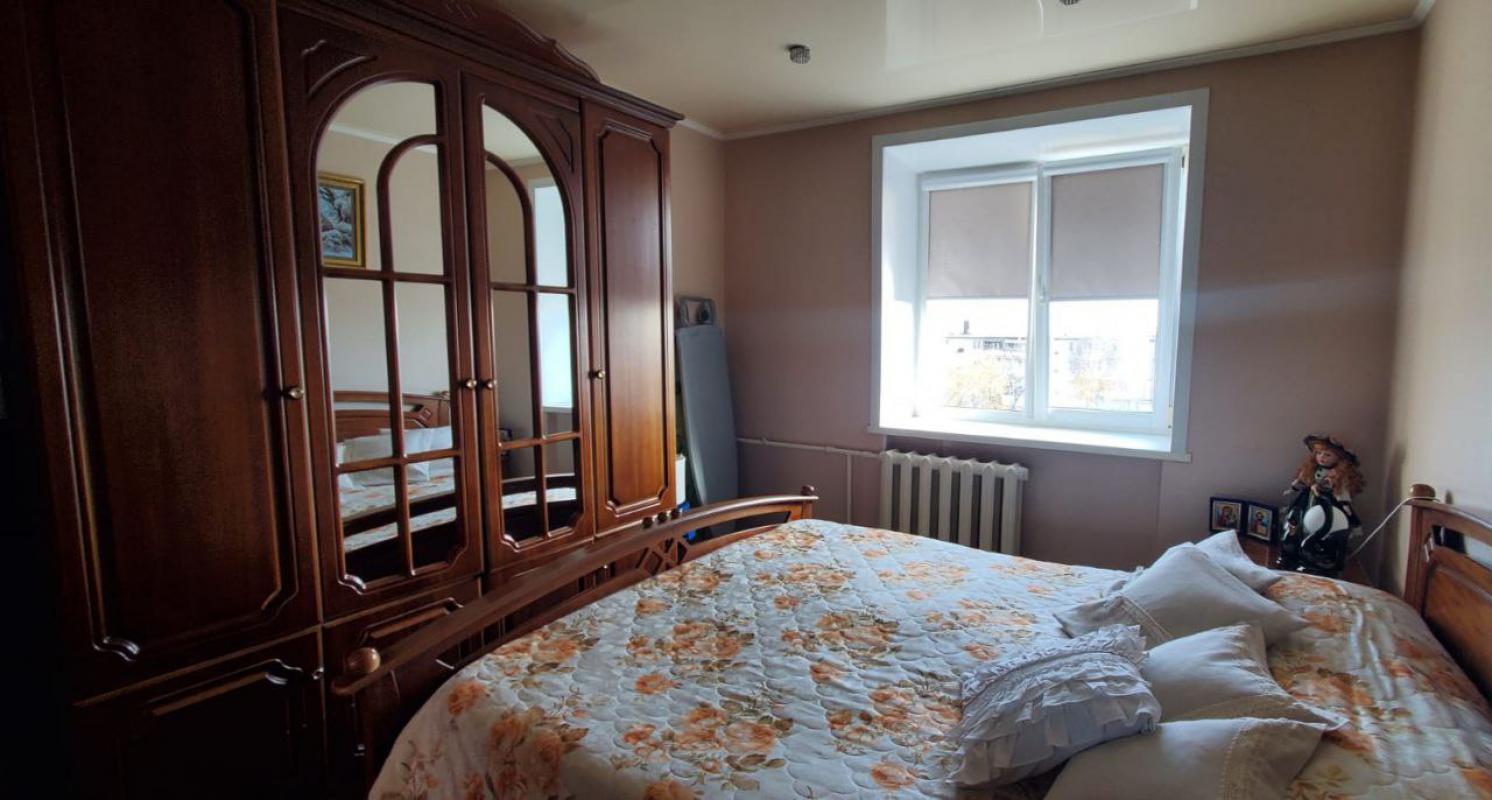 Просторная и уютная квартира ждет новых владельцев!

🌿 Предлагается: просторная трехкомнатная квар - Гай