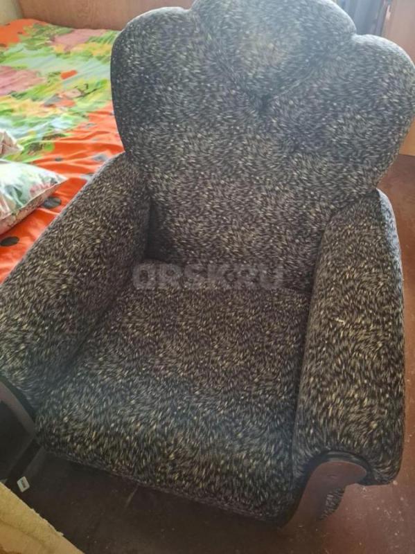 Продам диван раскладывается книжка, кресло к нему. цена 1000 руб. - Орск