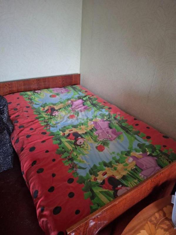 Продам диван раскладывается книжка, кресло к нему. цена 1000 руб. - Орск