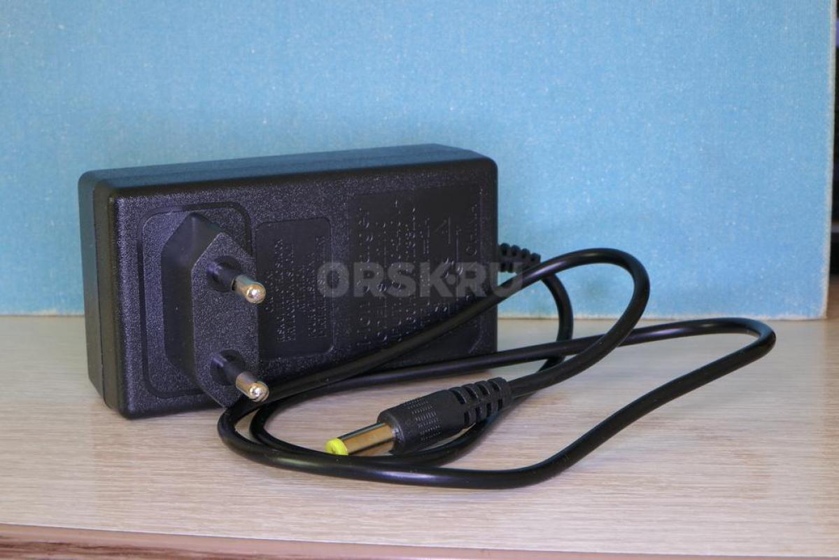 Зарядное устройство для аккумуляторов типа Makita

•	Модель SDZ 2110
•	Для Li-ion аккумуляторов т - Орск