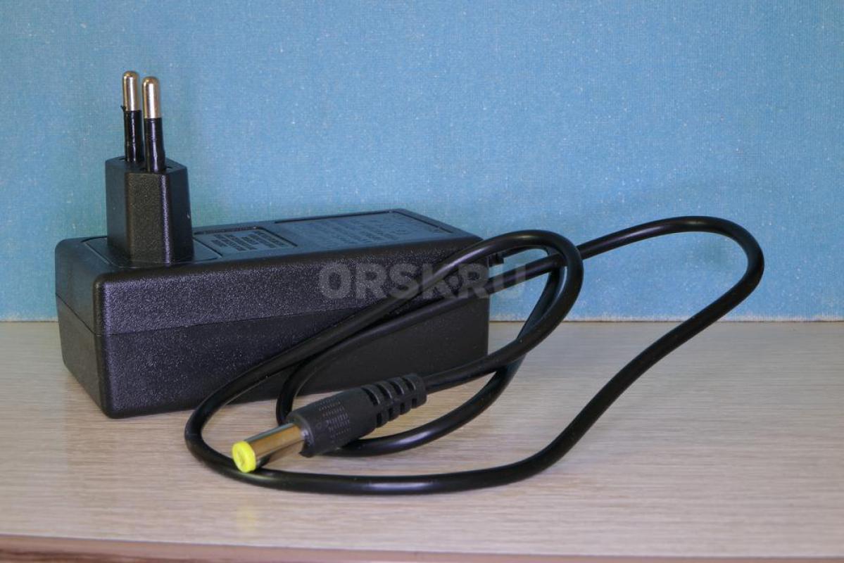 Зарядное устройство для аккумуляторов типа Makita

•	Модель SDZ 2110
•	Для Li-ion аккумуляторов т - Орск