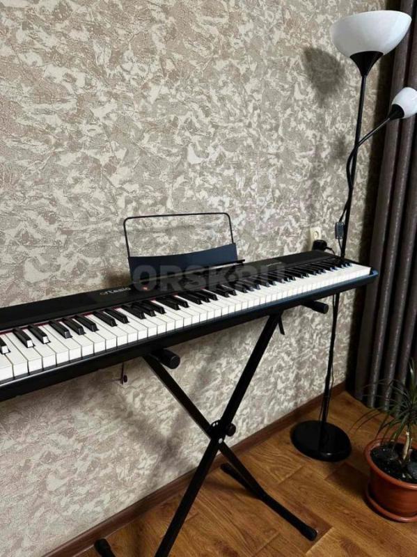 Продам цифровое пианино Artesia Performer (88 клавиш, цвет черный) в  отличном состоянии (ребенок за - Орск