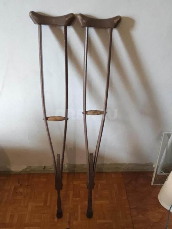 Продам костыли подмышечные , скандинавские палки для ходьбы регулируемые по 700 рублей за пару. - Орск